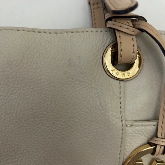 Michael Kors Jet Set Soft Leather Tote in Stone/Ecru w/Tan straps & Gold accents - Picture 9 of 16